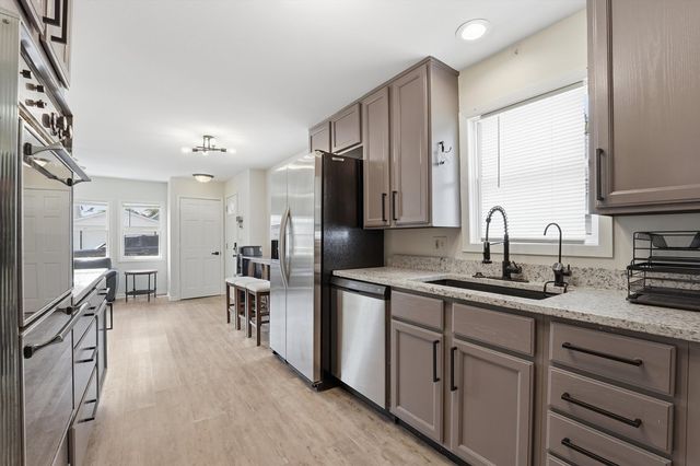 23016 W Lakeview Avenue, Antioch, IL 60002