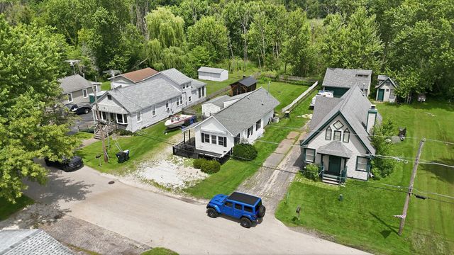23016 W Lakeview Avenue, Antioch, IL 60002
