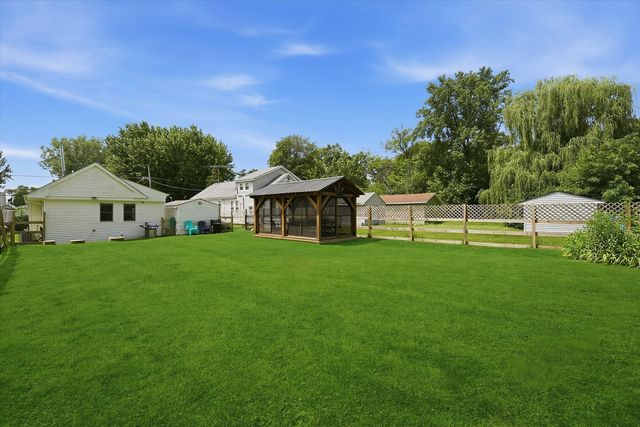 23016 W Lakeview Avenue, Antioch, IL 60002