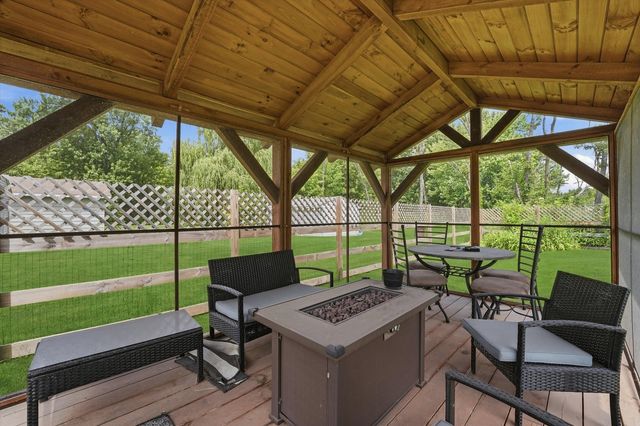 23016 W Lakeview Avenue, Antioch, IL 60002