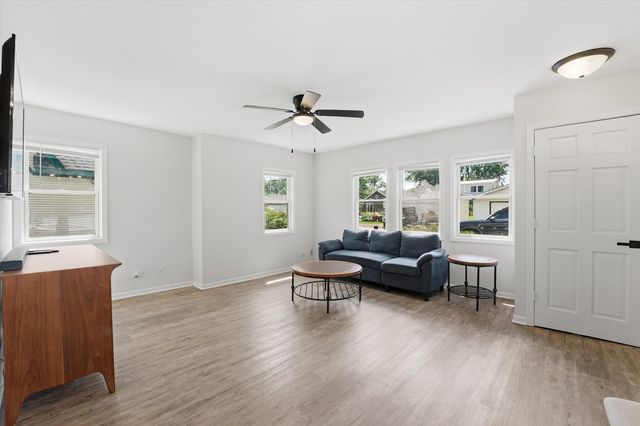 23016 W Lakeview Avenue, Antioch, IL 60002