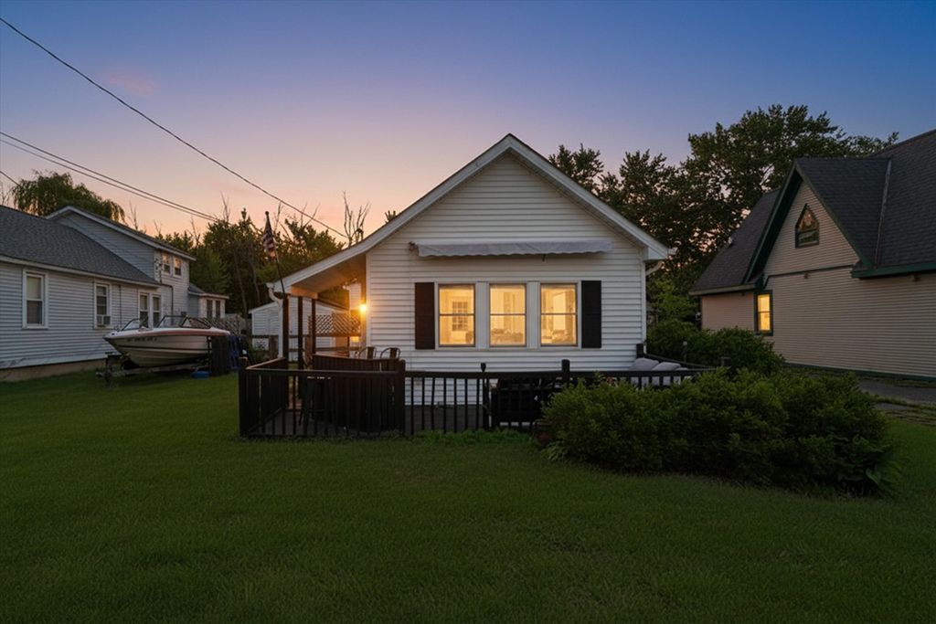 23016 W Lakeview Avenue, Antioch, IL 60002