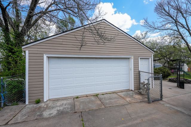 734 S Audrey Dr, El Dorado, KS 67042