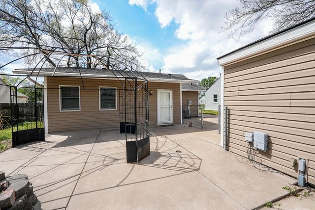734 S Audrey Dr, El Dorado, KS 67042
