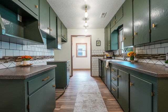 734 S Audrey Dr, El Dorado, KS 67042
