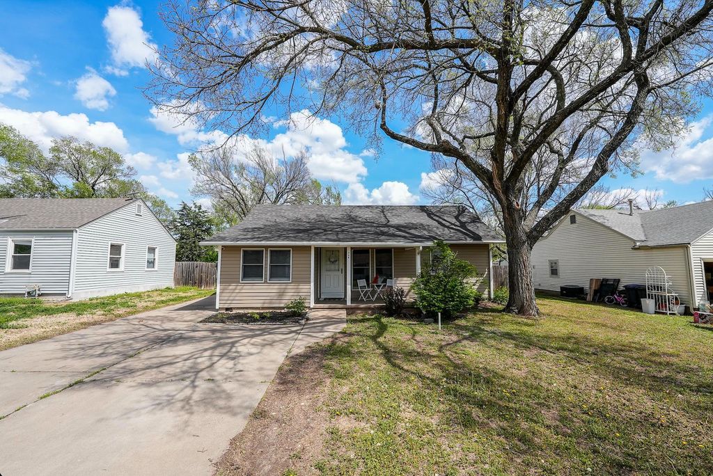 734 S Audrey Dr, El Dorado, KS 67042