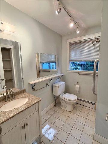 11 Pawtucket Avenue, Bristol, RI 02809