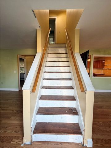 11 Pawtucket Avenue, Bristol, RI 02809