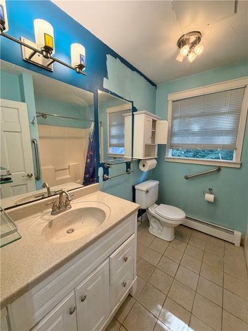 11 Pawtucket Avenue, Bristol, RI 02809