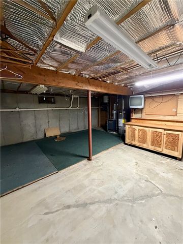 11 Pawtucket Avenue, Bristol, RI 02809