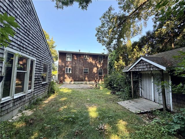 11 Pawtucket Avenue, Bristol, RI 02809