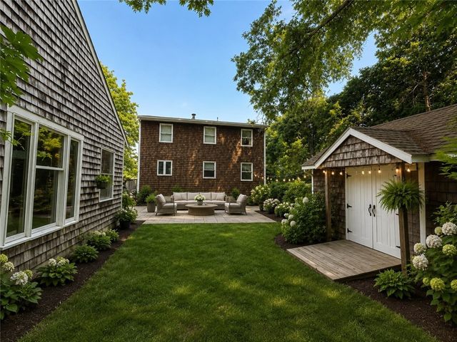 11 Pawtucket Avenue, Bristol, RI 02809