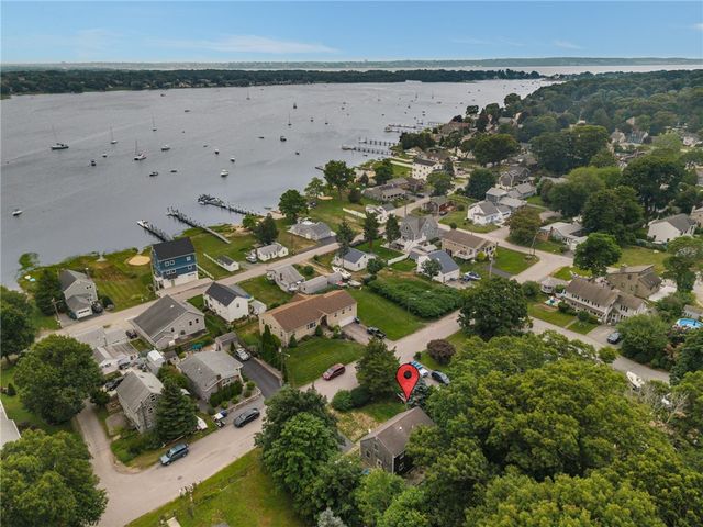 11 Pawtucket Avenue, Bristol, RI 02809