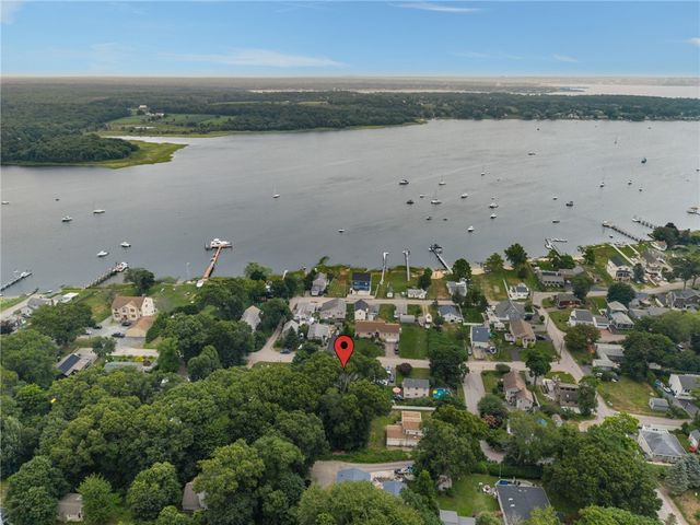 11 Pawtucket Avenue, Bristol, RI 02809