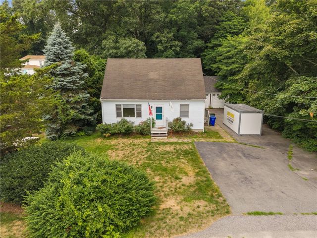 11 Pawtucket Avenue, Bristol, RI 02809