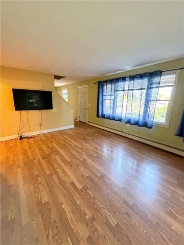 11 Pawtucket Avenue, Bristol, RI 02809