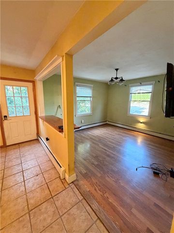 11 Pawtucket Avenue, Bristol, RI 02809