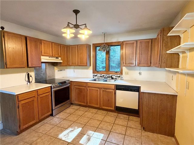 11 Pawtucket Avenue, Bristol, RI 02809