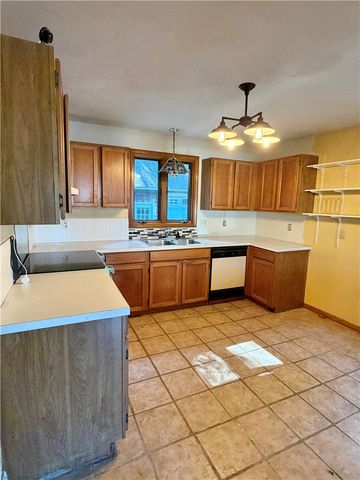 11 Pawtucket Avenue, Bristol, RI 02809