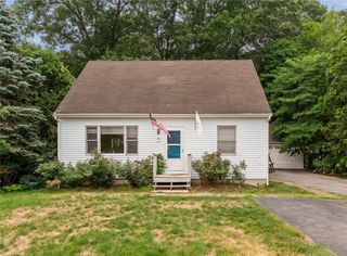 11 Pawtucket Avenue, Bristol, RI 02809