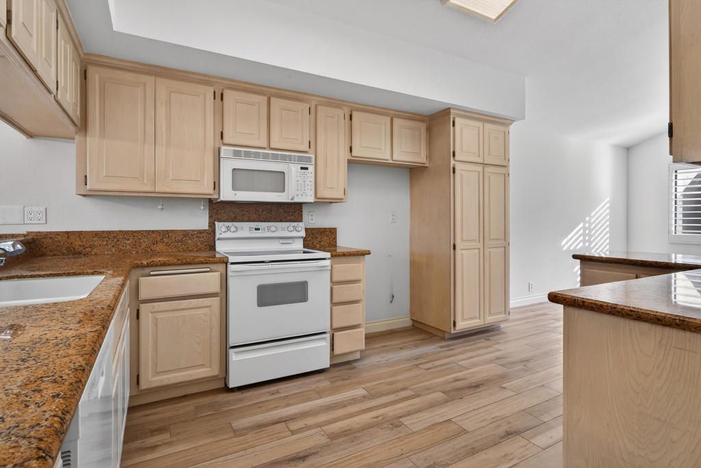 Image 10 of property listing at 324 Sundance Circle, Palm Desert, CA 92211