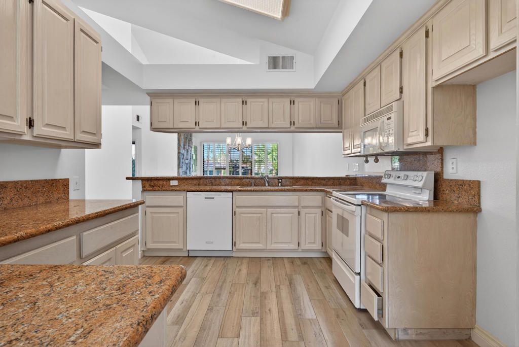 Image 9 of property listing at 324 Sundance Circle, Palm Desert, CA 92211