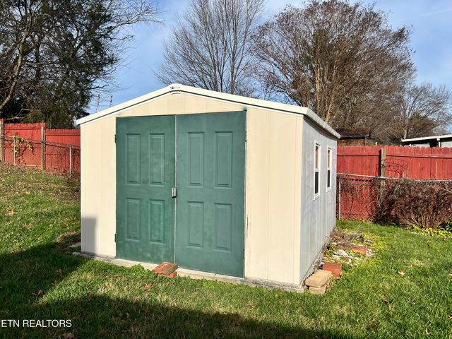 1037 Brantley Drive, Knoxville, TN 37923