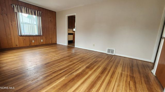 1133 Holgate Avenue, Maumee, OH 43537