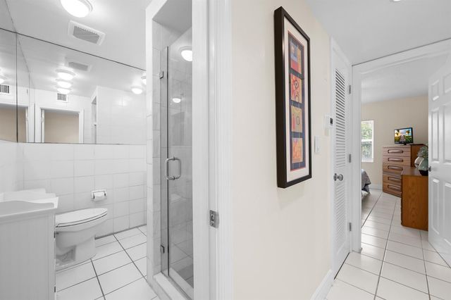 741 Bayshore Drive 16n, Fort Lauderdale, FL 33304