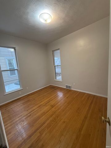 1020 N LAFONTAINE Street, Huntington, IN 46750