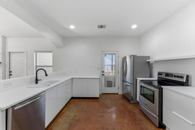 17522 Village DR, Dripping Springs, TX 78620