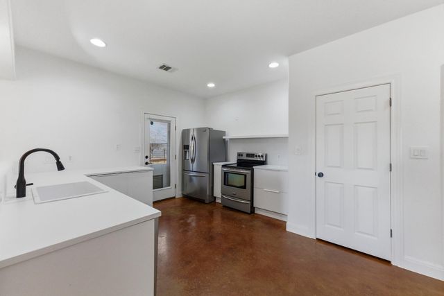 17522 Village DR, Dripping Springs, TX 78620