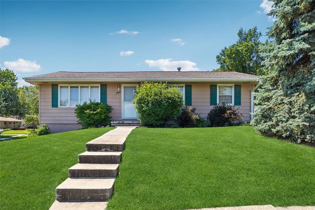 1007 W Iowa Avenue, Indianola, IA 50125