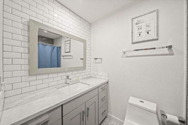 308 Litchfield Lane, Houston, TX 77024