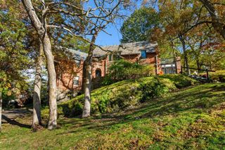 1125 W Roxbury Pkwy, Brookline, MA 02467