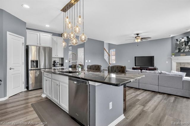 59371 Peters Barn Drive, South Lyon, MI 48178