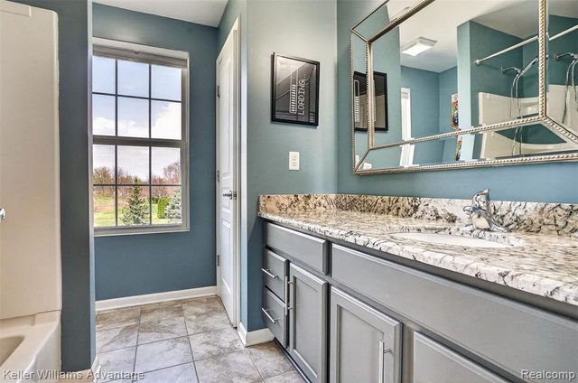 59371 Peters Barn Drive, South Lyon, MI 48178