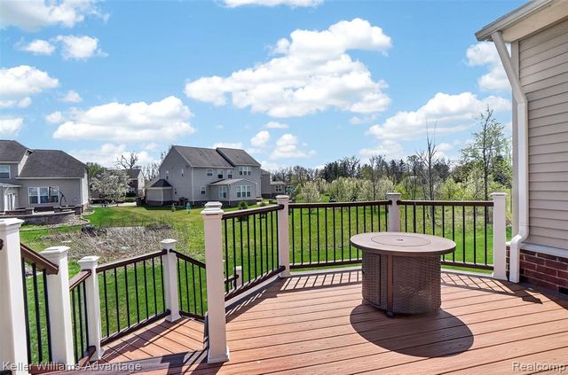 59371 Peters Barn Drive, South Lyon, MI 48178