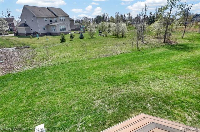 59371 Peters Barn Drive, South Lyon, MI 48178