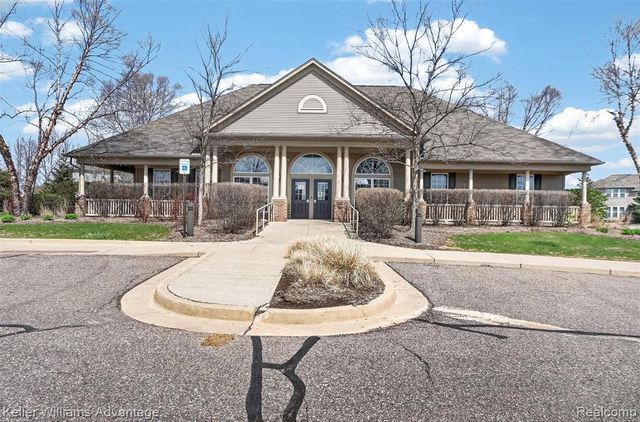59371 Peters Barn Drive, South Lyon, MI 48178