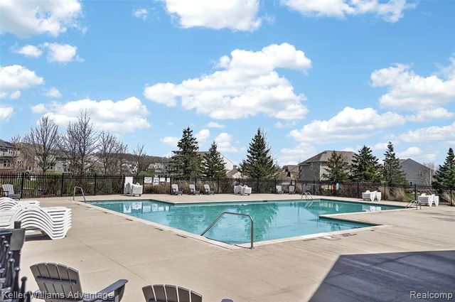 59371 Peters Barn Drive, South Lyon, MI 48178