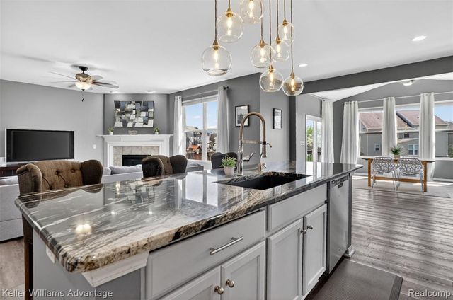 59371 Peters Barn Drive, South Lyon, MI 48178