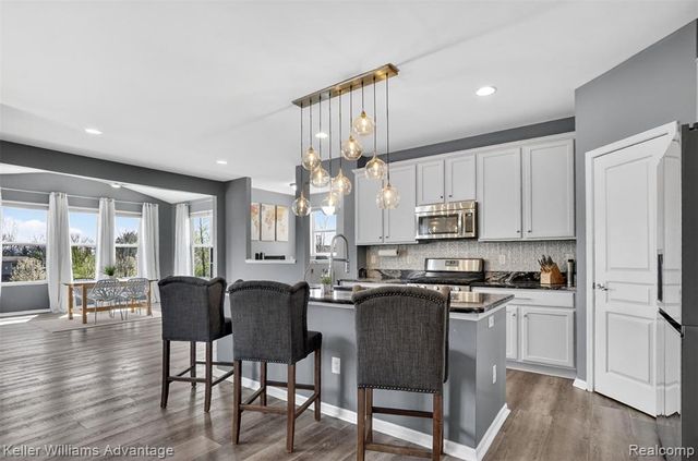 59371 Peters Barn Drive, South Lyon, MI 48178