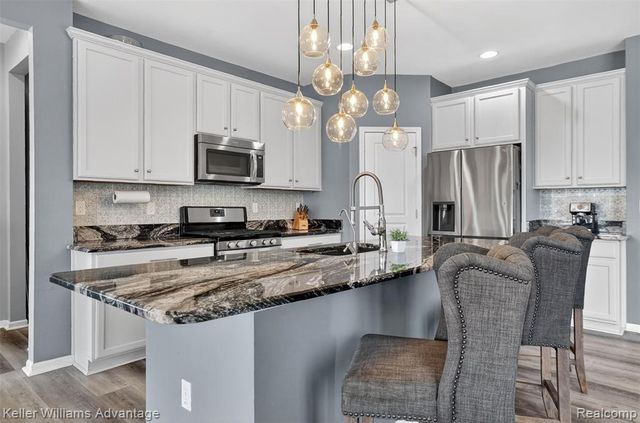59371 Peters Barn Drive, South Lyon, MI 48178