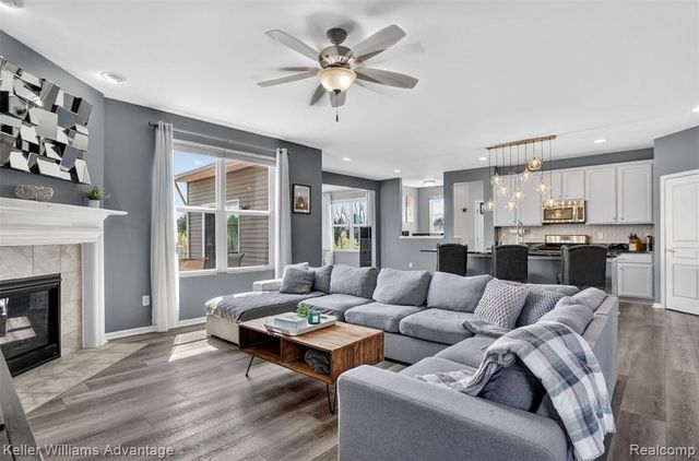 59371 Peters Barn Drive, South Lyon, MI 48178
