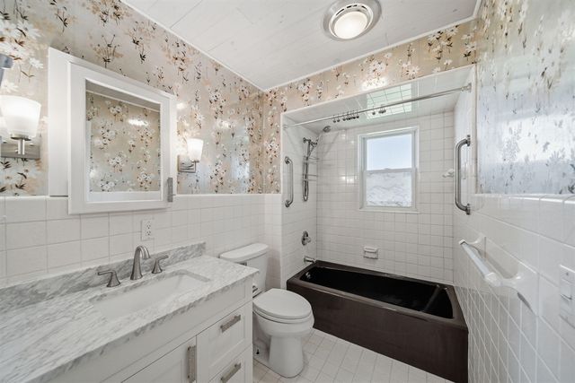 188 Hawthorne Drive, Brooklyn, MI 49230