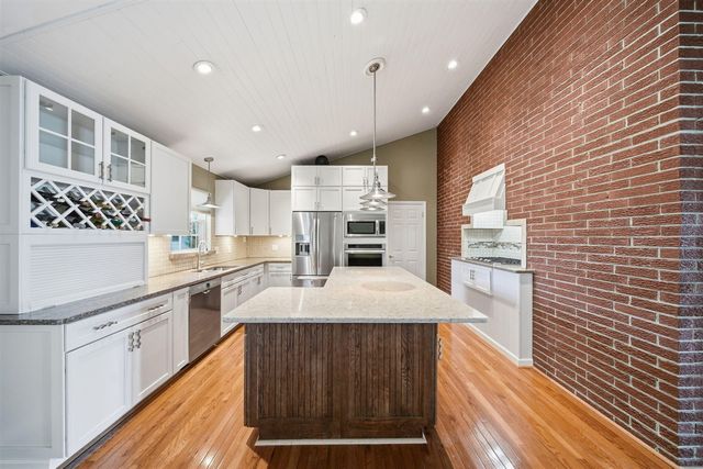 188 Hawthorne Drive, Brooklyn, MI 49230