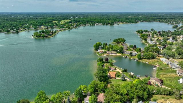 188 Hawthorne Drive, Brooklyn, MI 49230