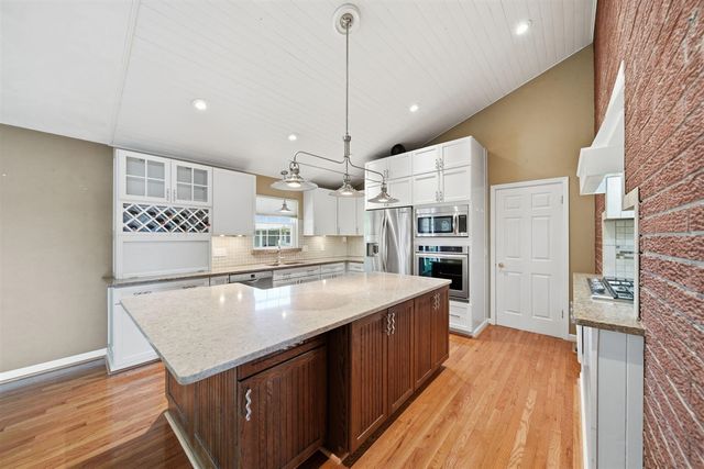 188 Hawthorne Drive, Brooklyn, MI 49230