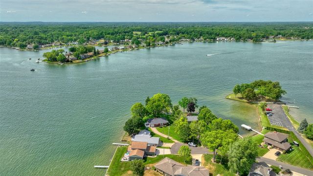 188 Hawthorne Drive, Brooklyn, MI 49230